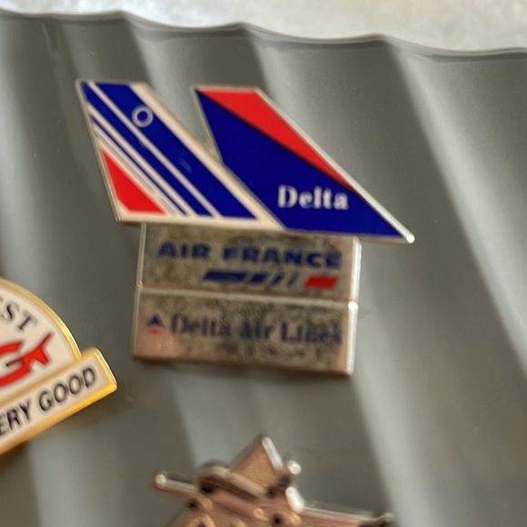 Vintage, delta airlines, collectible pins - Picture 3 of 11